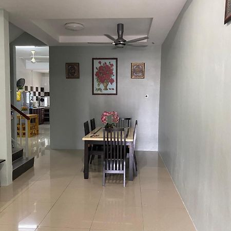 Makmur Homestay Тайпинг Экстерьер фото